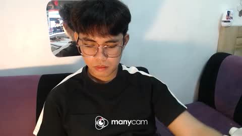 Snapshot of p1noytwink_ chatting on 12.18.25 Terrence online show from 12.18.25