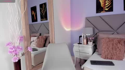 Pamela Duque  online show from 09.28.25