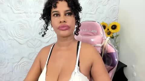 Snapshot of pamela_guzmaan_ chatting on 12.04.24 PAMELA online show from 12.04.24