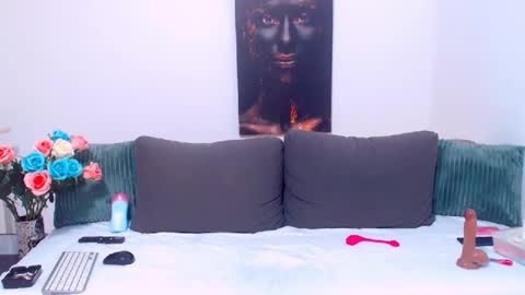 PAMEL ISSY online show from 01.18.25