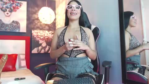 Snapshot of pamelaflores chatting on 01.24.25 Pamela online show from 01.24.25