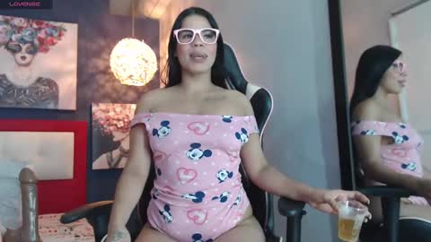 Snapshot of pamelaflores chatting on 01.26.25 Pamela online show from 01.26.25