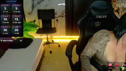 Snapshot of pamelajackson__ chatting on 01.06.25 Paola online show from 01.06.25