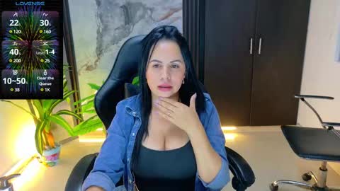 Snapshot of pamelajackson__ chatting on 02.11.25 Paola online show from 02.11.25