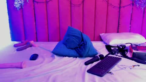 Snapshot of pamelaponce chatting on 04.18.26 Pamela Ponce online show from 04.18.26