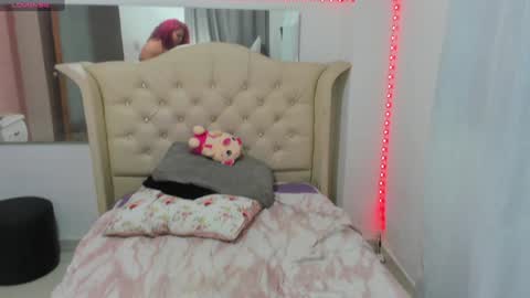 Pamela Villalobos online show from 12.12.24