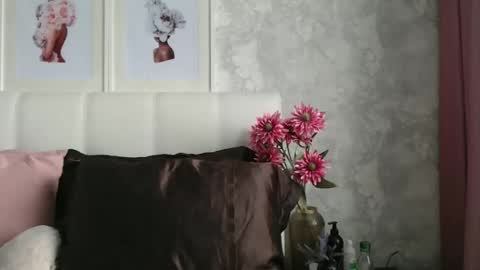 Snapshot of pamella_007 chatting on 12.23.25 Pamella online show from 12.23.25