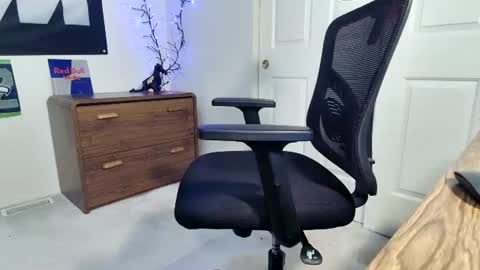 Snapshot of pantyboy2000 chatting on 12.02.24 Dash Riprock online show from 12.02.24