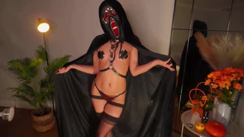 Kristina Kriss online show from 10.31.25