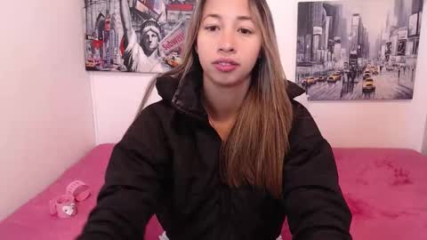 Paola online show from 12.04.25