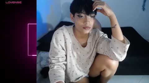 Snapshot of papi_mami_live_ chatting on 11.19.25 papi_mami_live_ online show from 11.19.25