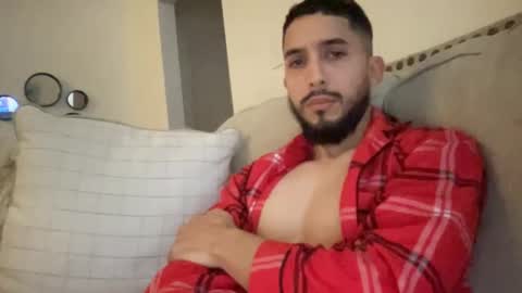 papicubano_guapo23cm online show from 02.22.25