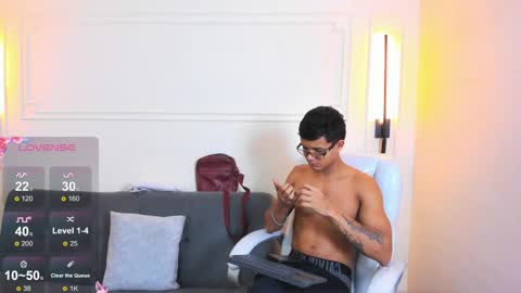 Snapshot of paradise_boy_s chatting on 05.21.26 Ryan And Casper online show from 05.21.26