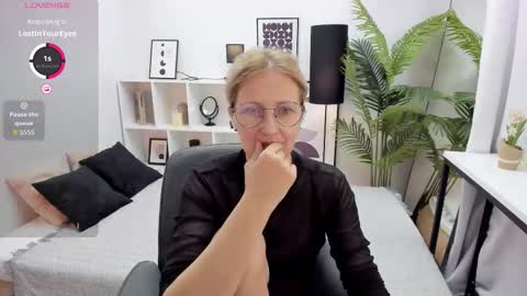 Paris online show from 10.14.25