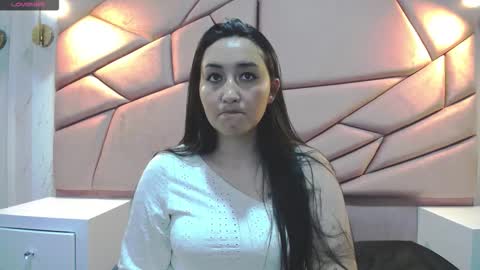 Snapshot of paris_love19 chatting on 11.26.25 kitty online show from 11.26.25