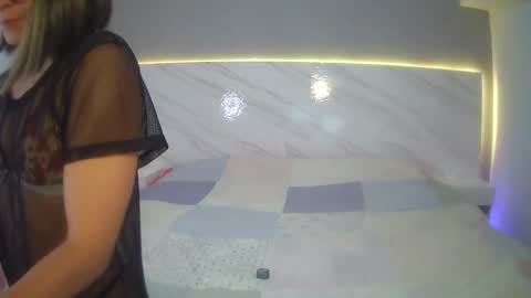 Snapshot of paris_vixen13 chatting on 10.22.25 paris_vixen13 online show from 10.22.25