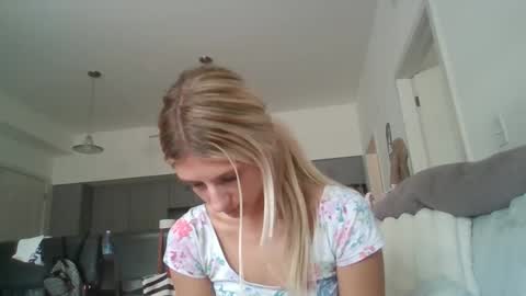 parisbaby2000 online show from 09.18.25