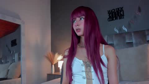 Snapshot of parisfox_ chatting on 02.05.25 PARIS online show from 02.05.25