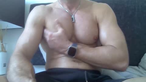 Porn Actor 21cm Hetero online show from 02.14.26