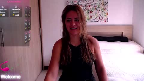 Snapshot of pariswlls chatting on 02.10.25 Paris online show from 02.10.25