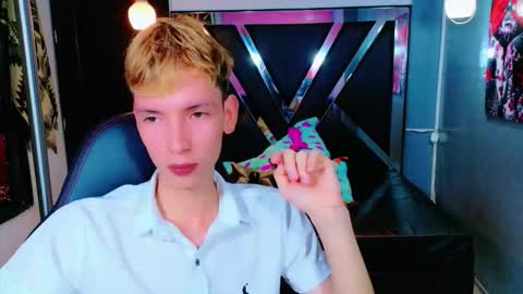 Snapshot of park_jimin1 chatting on 11.30.25 park_jimin1 online show from 11.30.25