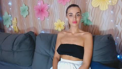 Snapshot of passionate_lora_ chatting on 09.22.25 I am Lora and i am glad to see you in my room online show from 09.22.25
