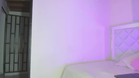 passionfruitx2 online show from 04.10.26