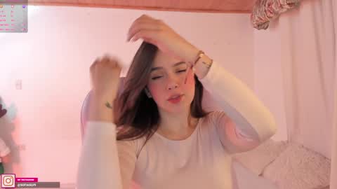 Snapshot of pau_cute chatting on 12.15.24 Sofa online show from 12.15.24