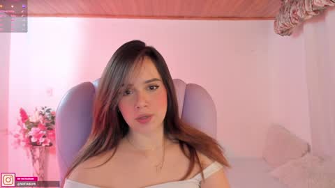 Snapshot of pau_cute chatting on 12.17.24 Sofa online show from 12.17.24