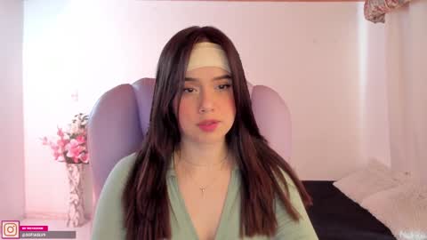 Snapshot of pau_cute chatting on 12.28.24 Sofa online show from 12.28.24