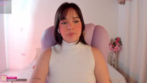 Snapshot of pau_cute chatting on 01.24.25 Sofa online show from 01.24.25