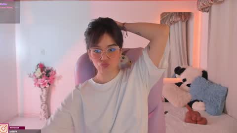 Snapshot of pau_cute chatting on 02.05.25 Sofa online show from 02.05.25