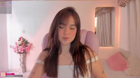 Snapshot of pau_cute chatting on 02.20.25 Sofa online show from 02.20.25