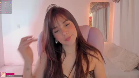 Snapshot of pau_cute chatting on 02.25.25 Sofa online show from 02.25.25
