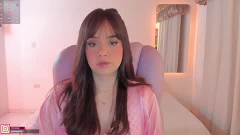 Snapshot of pau_cute chatting on 02.27.25 Sofa online show from 02.27.25