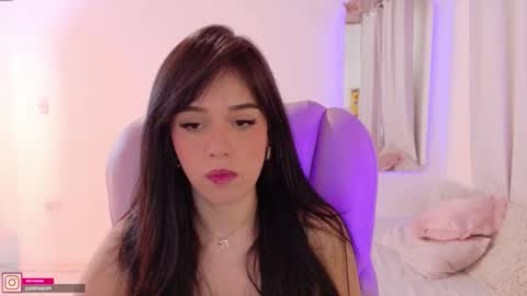 Snapshot of pau_cute chatting on 10.04.25 Sofa online show from 10.04.25