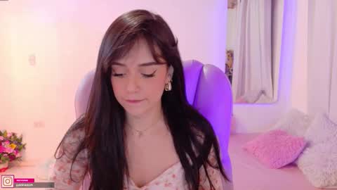 Snapshot of pau_cute chatting on 10.08.25 Sofa online show from 10.08.25