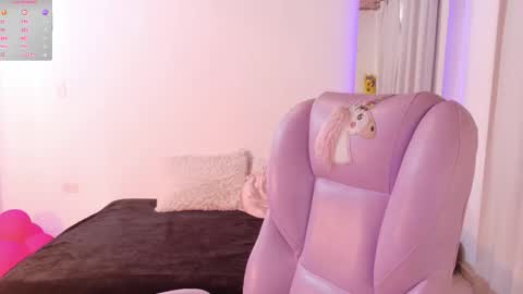 Snapshot of pau_cute chatting on 02.13.26 Sofa online show from 02.13.26