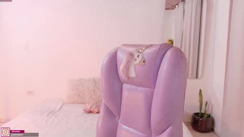 Snapshot of pau_cute chatting on 02.19.26 Sofa online show from 02.19.26