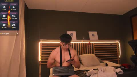 Snapshot of paul_evanss chatting on 03.12.25 Paul online show from 03.12.25