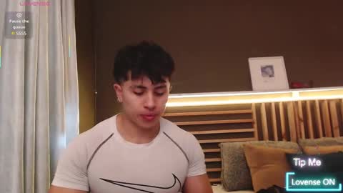 Snapshot of paul_evanss chatting on 10.03.25 Paul online show from 10.03.25