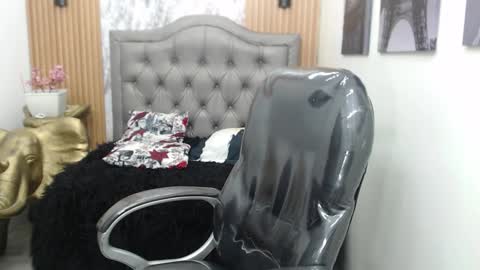 Snapshot of paul_ponce chatting on 11.09.25 PAUL online show from 11.09.25