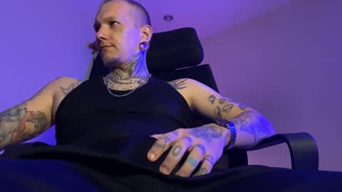 Snapshot of paul_razor chatting on 12.17.25 Paul online show from 12.17.25