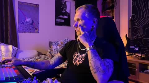 Snapshot of paul_razor chatting on 05.19.26 Paul online show from 05.19.26