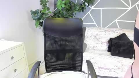 paula_miler1 online show from 03.26.26