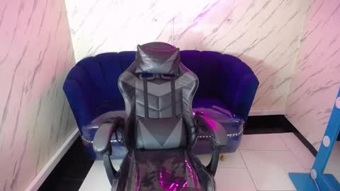 Live 800am 200pm COLOMBIAN HOUR online show from 03.05.25