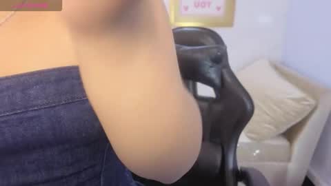 Snapshot of paulette_v chatting on 02.05.26 Live 800am 200pm COLOMBIAN HOUR online show from 02.05.26