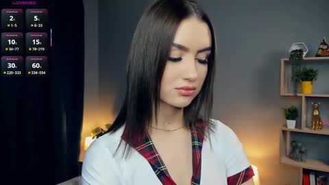 Snapshot of paulettelafevre chatting on 10.16.25 Eva online show from 10.16.25