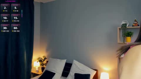 Snapshot of paulettelafevre chatting on 10.17.25 Eva online show from 10.17.25