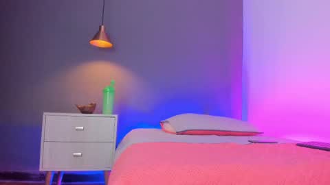 Snapshot of paulin01_ chatting on 02.10.25 Paulina online show from 02.10.25